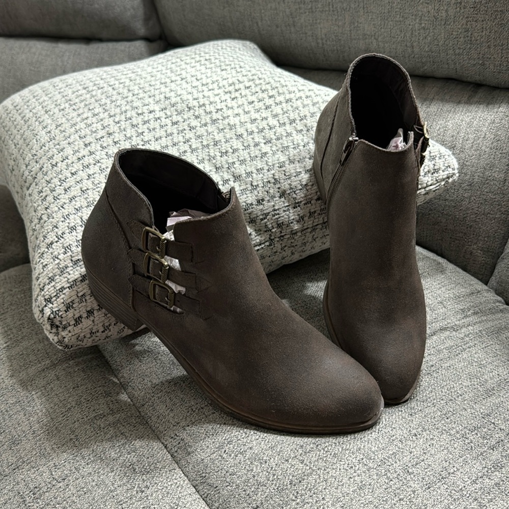 NWOT Sugar-Women's Tikki Brown Cowboy Ankle Bootie
